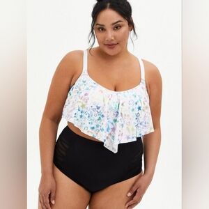 Torrid Rainbow Skulls V-Flounce Bikini Top size 2